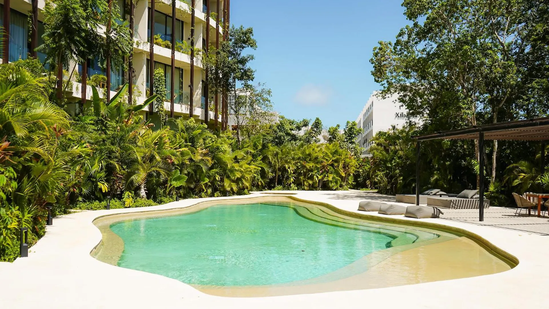 툴룸 Mistiq Gardens 아파트