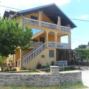 apartments-stana-sukosan.hotelinzadar.com/